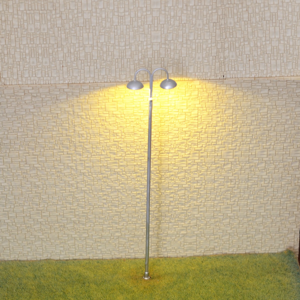 2 x O Scale LED yard light Model train Railroad street station lamp post #702SL 